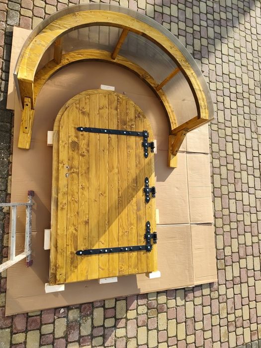 Drzwi  7cm 5cm drewniane  daszek nad drzwi piwnica gospodarcze góralsk