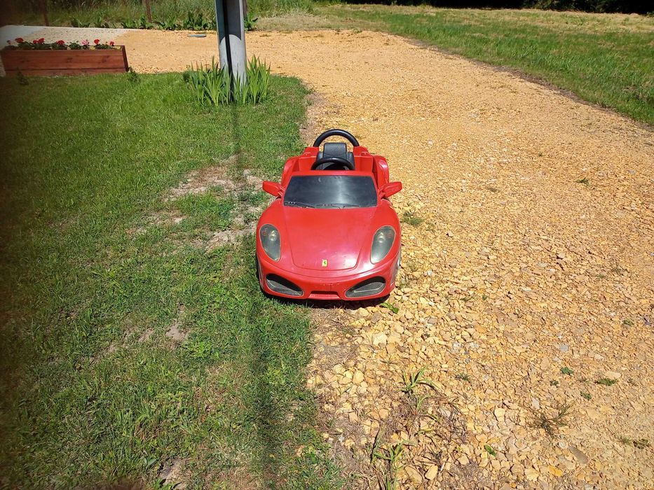 Auto na akumulator ferrari