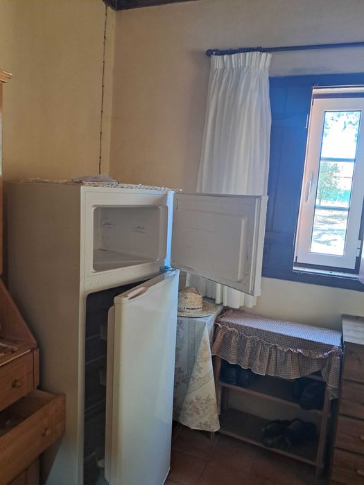 Alugo casa antiga habitável