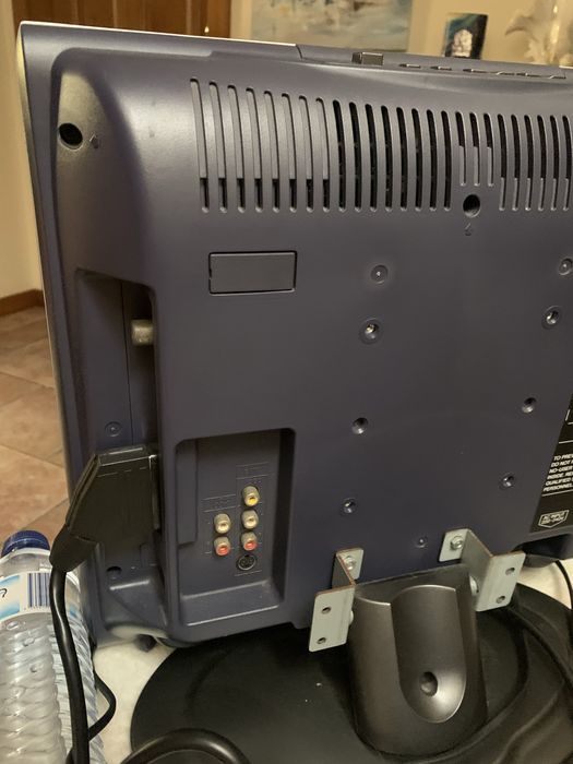 Televisão Sharp LC-15SH1E 15” LCD 4:3 – Ideal para Retro Gaming