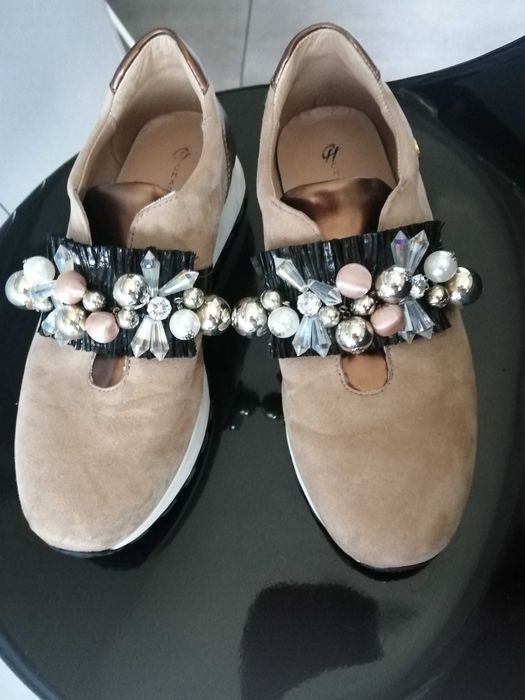 Bota e sapatilhas de mulher