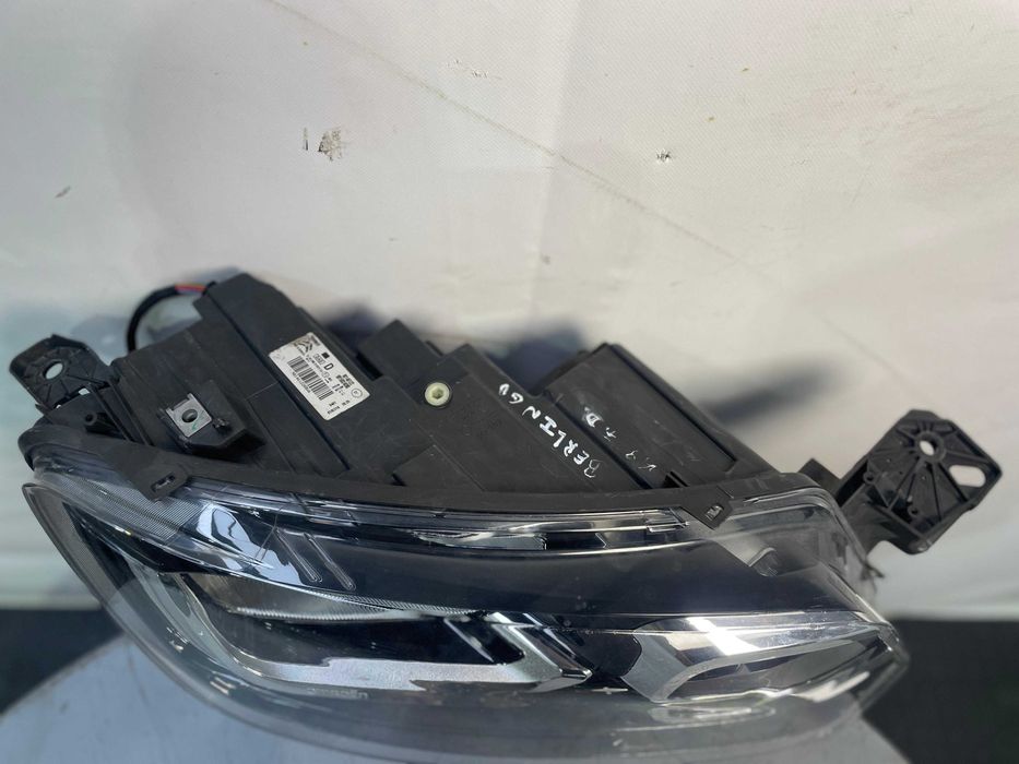 Farol dianteiro direito Citroen Berlingo k9 ( 2019)
