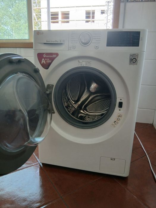 Máquina de lavar roupa LG 8kg Direct Drive