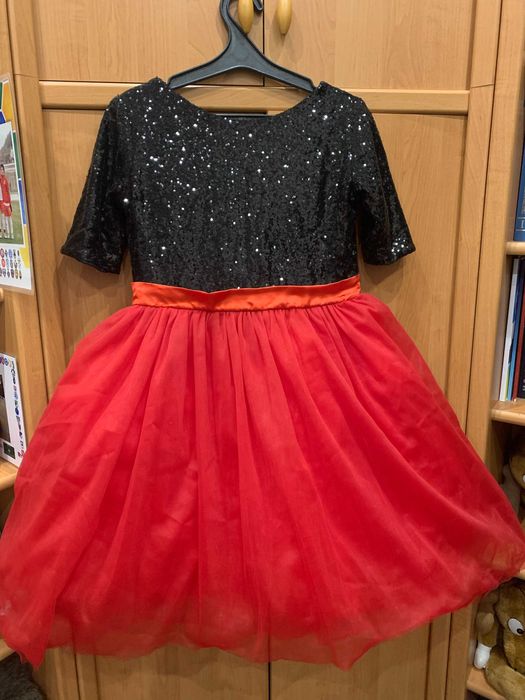 Сукня святкова дуже цікава для святкування Нового року, випускного