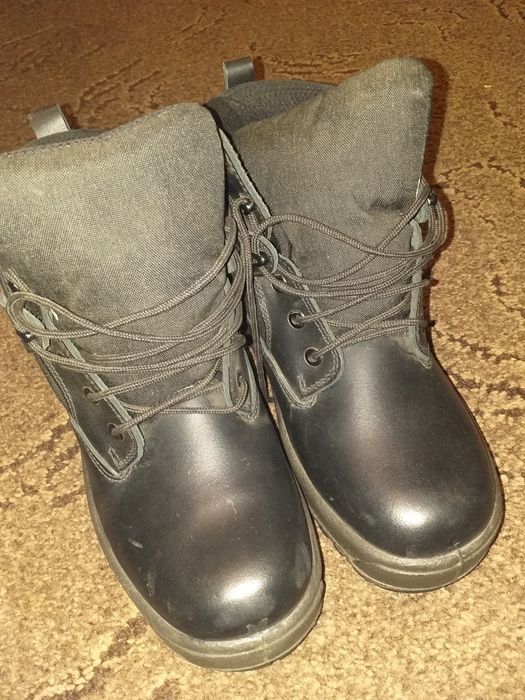 Берці шкіряні нові