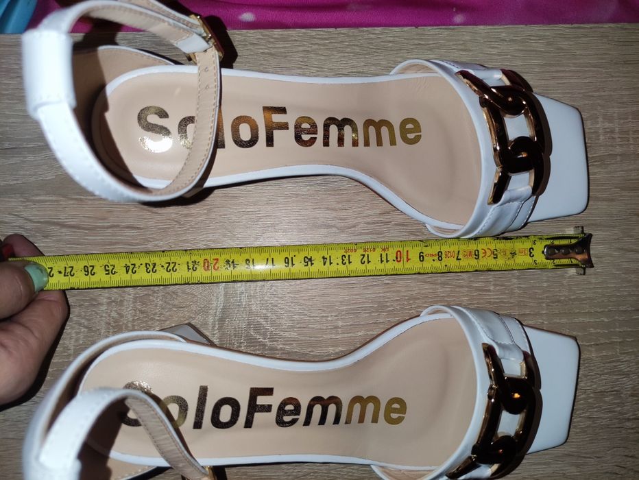 Sandałki białe na słupku białe skóra rozmiar  38