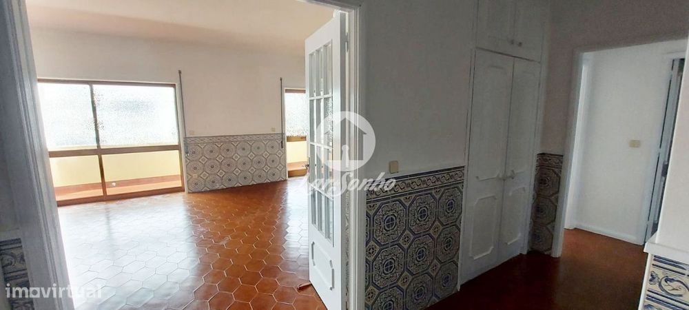 Apartamento T1 com terraço de 50m2 a 500m da praia da Amorosa, Vian...