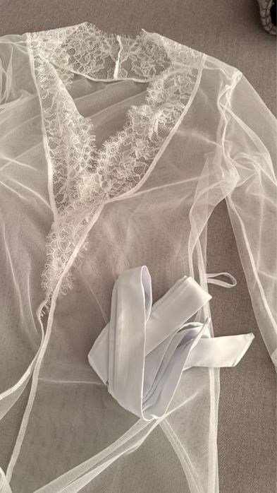 Вишуканий мереживний халат із довгим рукавом від L’Agent Provocateur