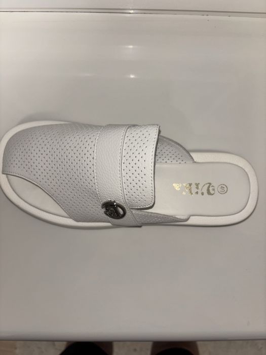 Стильні,зручні шльопки