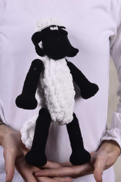 Baranek Shaun - maskotka na szydełku dla dziecka- rękodzieło, handmade