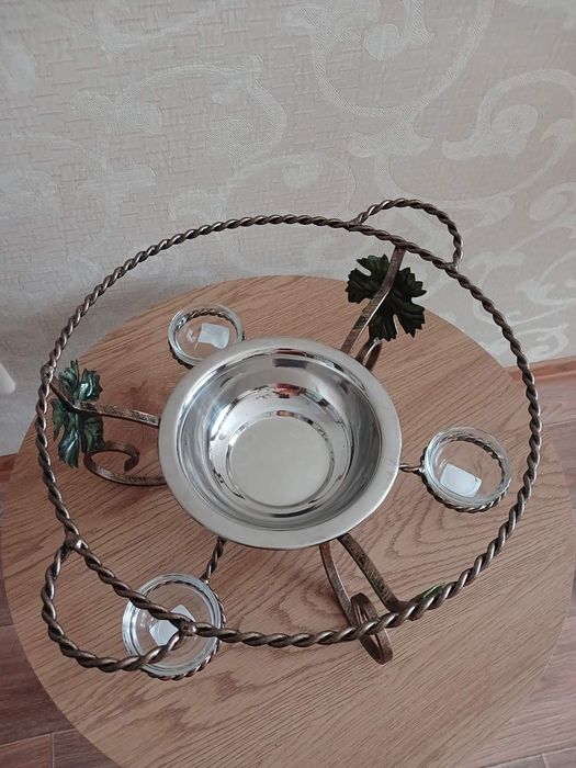 Блюдо для разогрева шашлыка. Садж с соусницами.