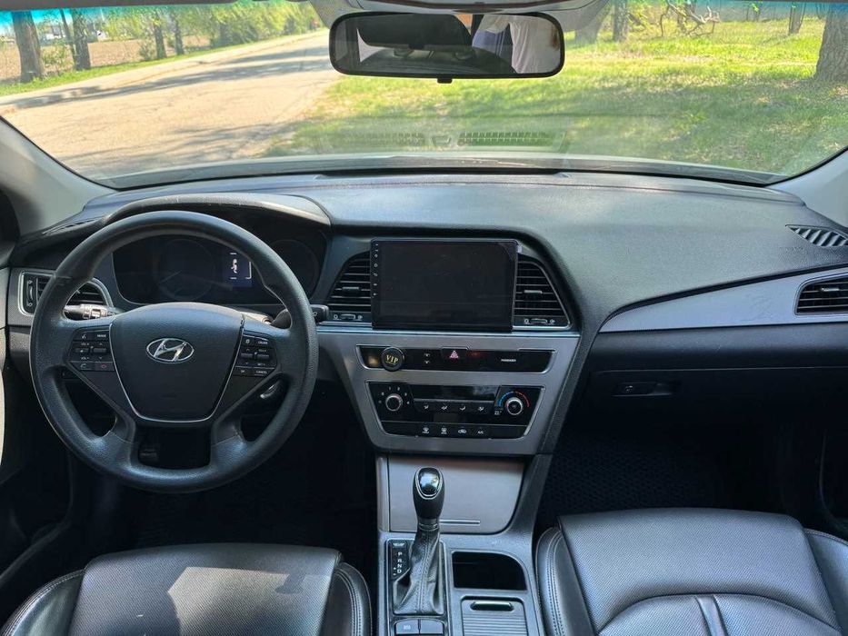 Оренда автомобіля Hyundai Sonata