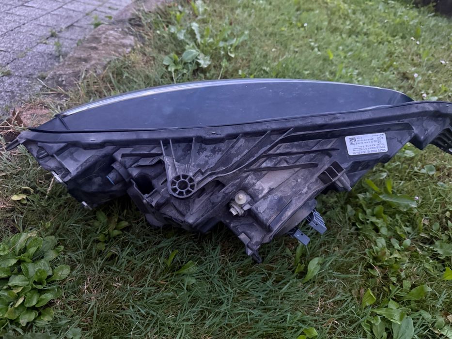 Lampa lewa przód Volvo s60