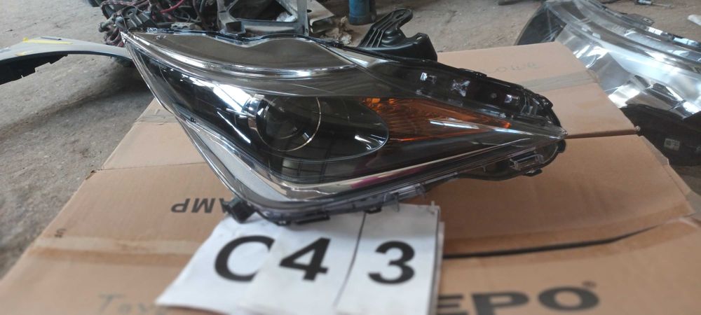 Reflektor prawy przód Toyota Aygo 2014- NOWY