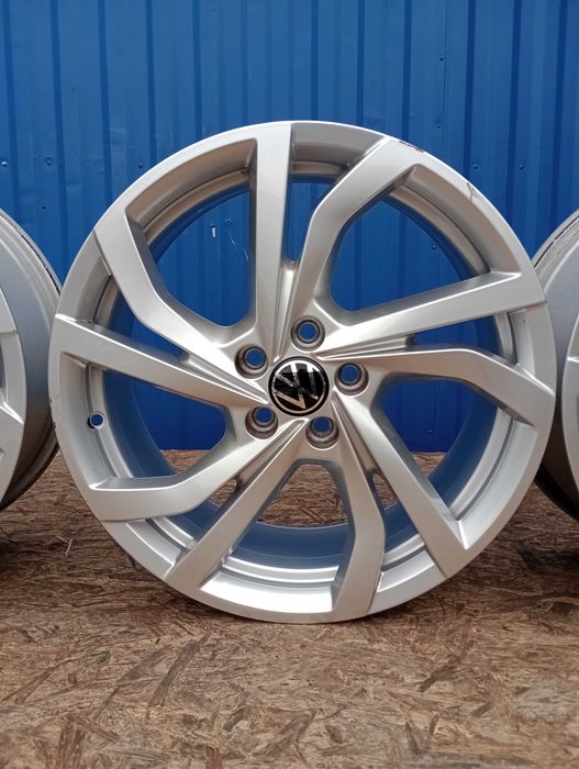 Felgi Aluminiowe 5x100 R17 ET51 VW POLO