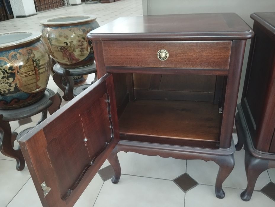 Mesinha de cabeceira Queen anne