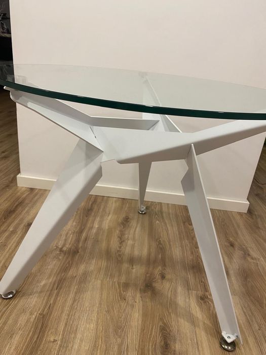 Mesa de tampo de vidro
