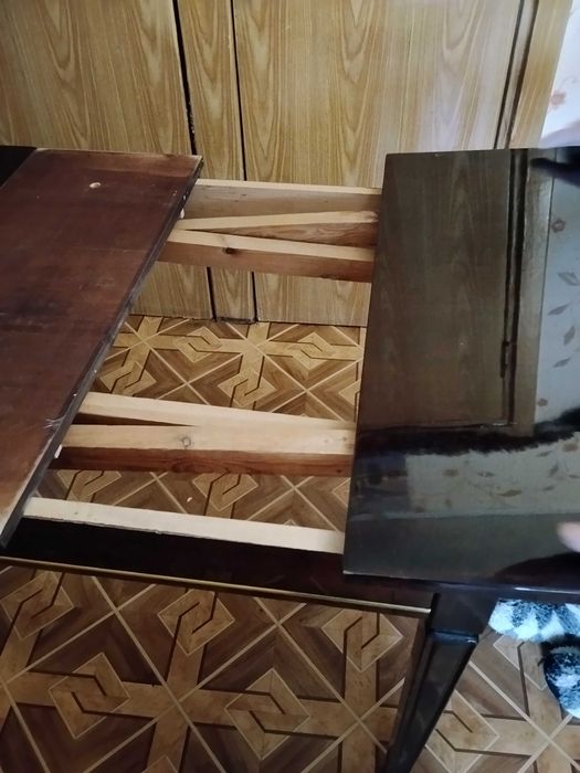 Стол обеденный "Эмилия", раскладной, производства Румыния. Разборный.