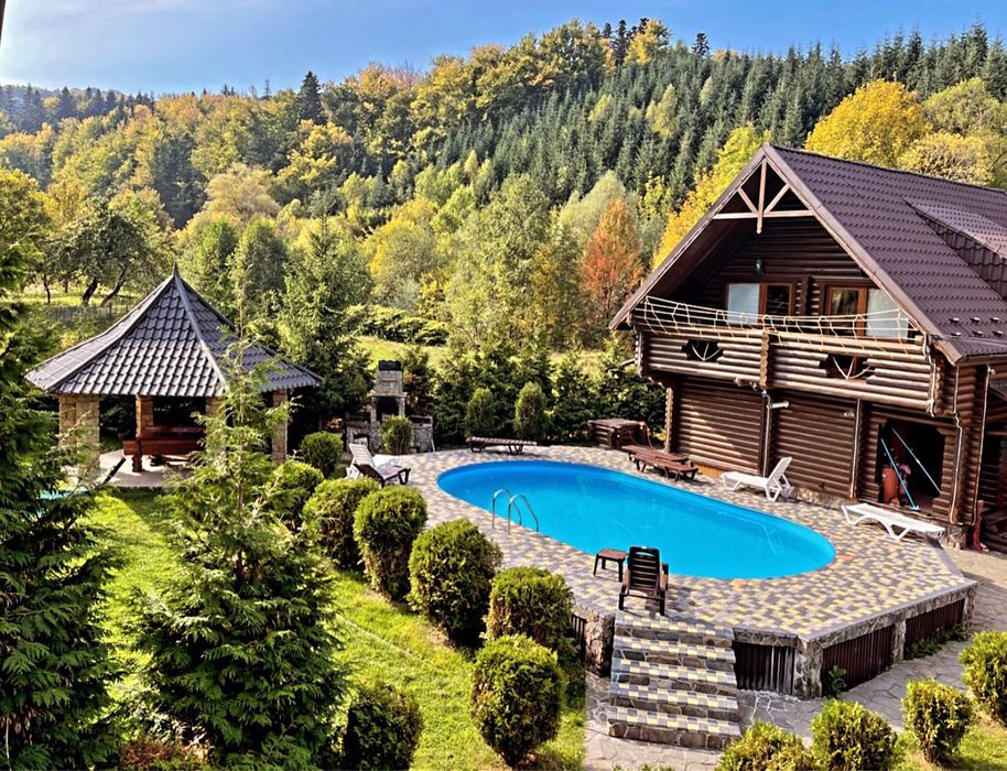 Здається котедж з басейном в Мигово ( баня ,чан )