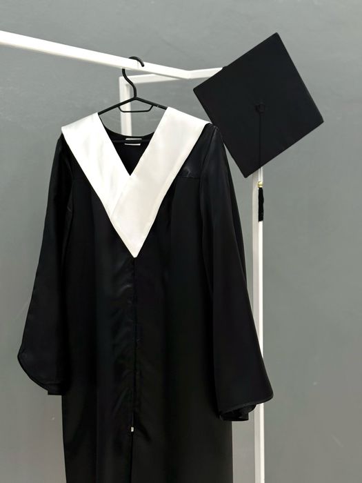 Мантія магістра, бакалавра.