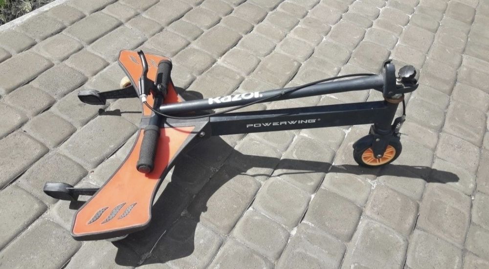 Дрифтовый трюковый самокат Razor PowerWing