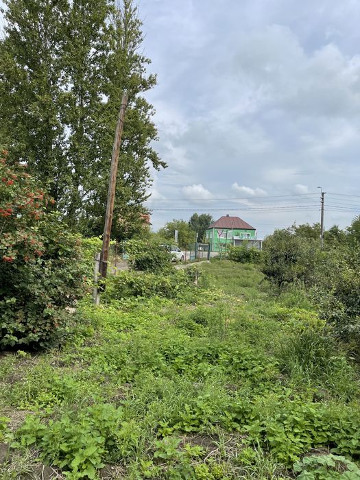 Продаж  приміщень з приватизованою землею в Городку