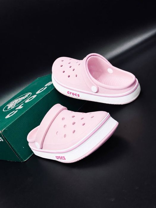 Рожеві крокси • новинка 2026 • купить крокси • Crocs женські для вулиці і дому • якісні зручні крокси • ніжно рожеві тапки жіночі
