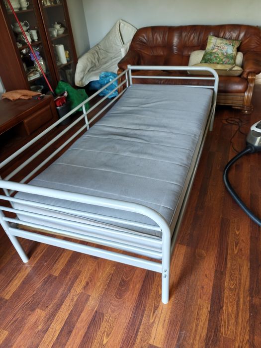 Łóżko pojedyncze 90x200 stelaż materac