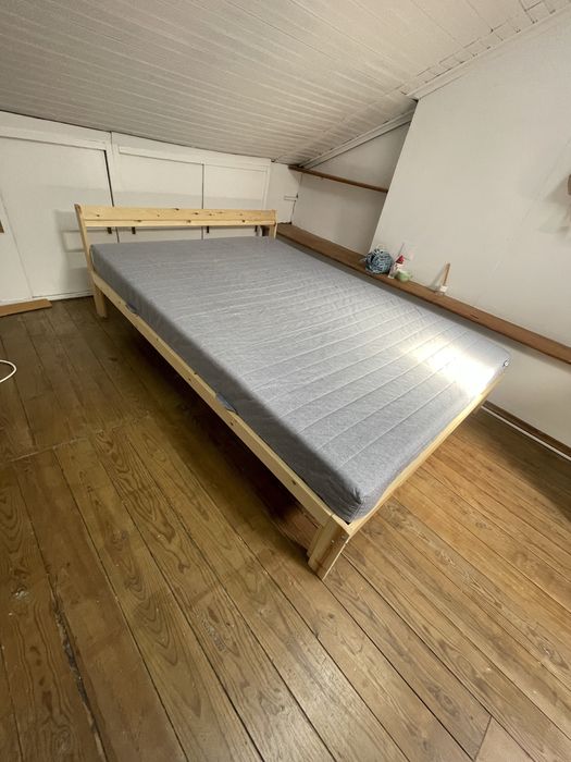 Cama, estrado de ripas e colchao de 160* 200