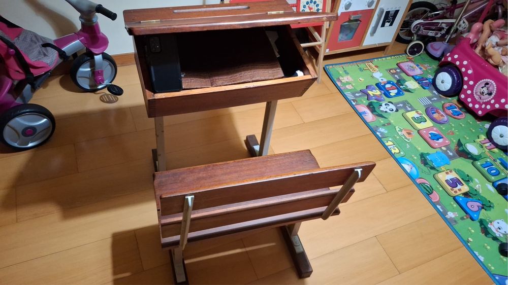 VENDO!! Secretária de Madeira Infantil - Ideal p/ Estudos ou Decoracao