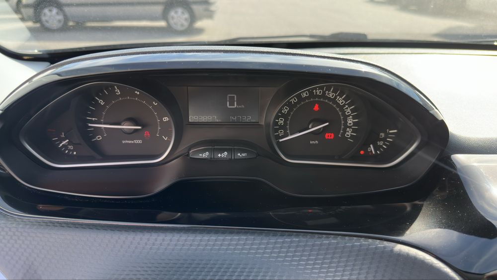 Peugeot 208 — fotografia 7