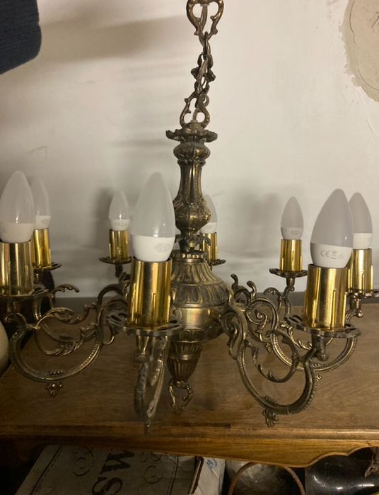Lampa sufitowa ośmioramienna elementami świetlnymi LED