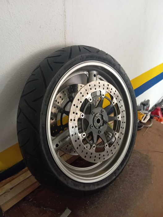 Roda suzuki 17" praticamente nova