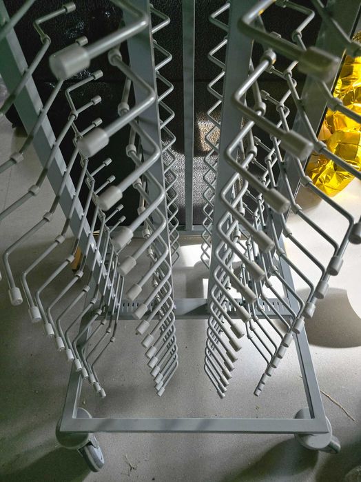 Wózek gastronomiczny na talerze/zastawę — 24 regulowane pałąki — bardzo dobry stan