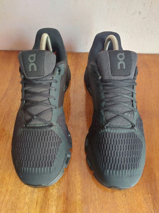 Кроссовки Swiss engineering On-running Cloudflyer оригінал 


Розмір п