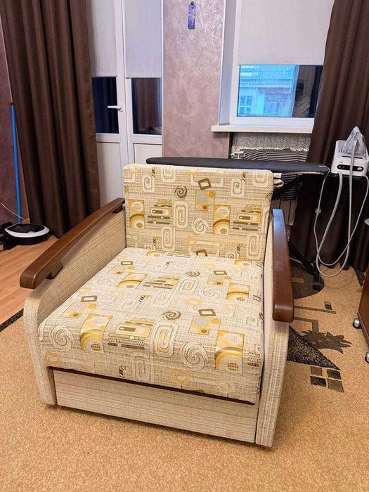 Одно крісла-ліжка у бездоганному стані! 3 000 грн за штуку