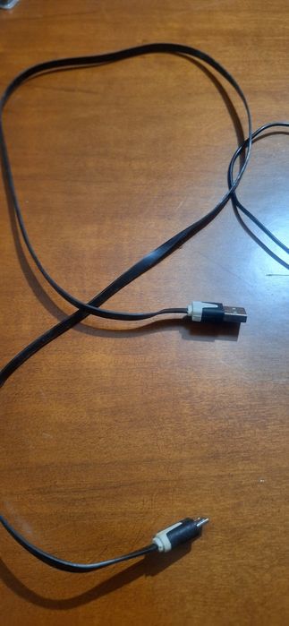Lote de cabos e carregadores (USB, micro-USB, áudio) - Vender Rápido