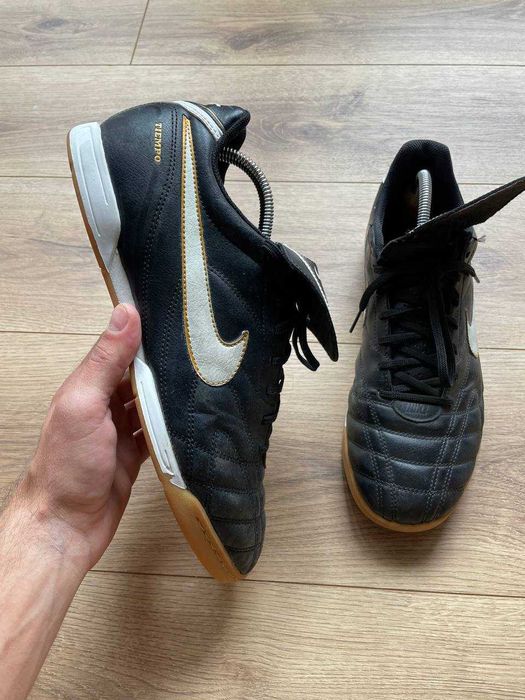 Чоловічі шкіряні професійні футзалки залки фірми nike tiempo оригінал