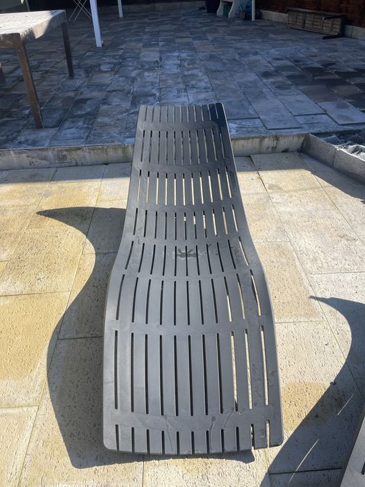 Cadeiras jardim, muito  bonitas , cinzentas escuras