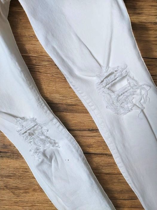 Bershka Białe Spodnie Jeansy Rurki Slim Dziury Przetarcia Boho Retro S