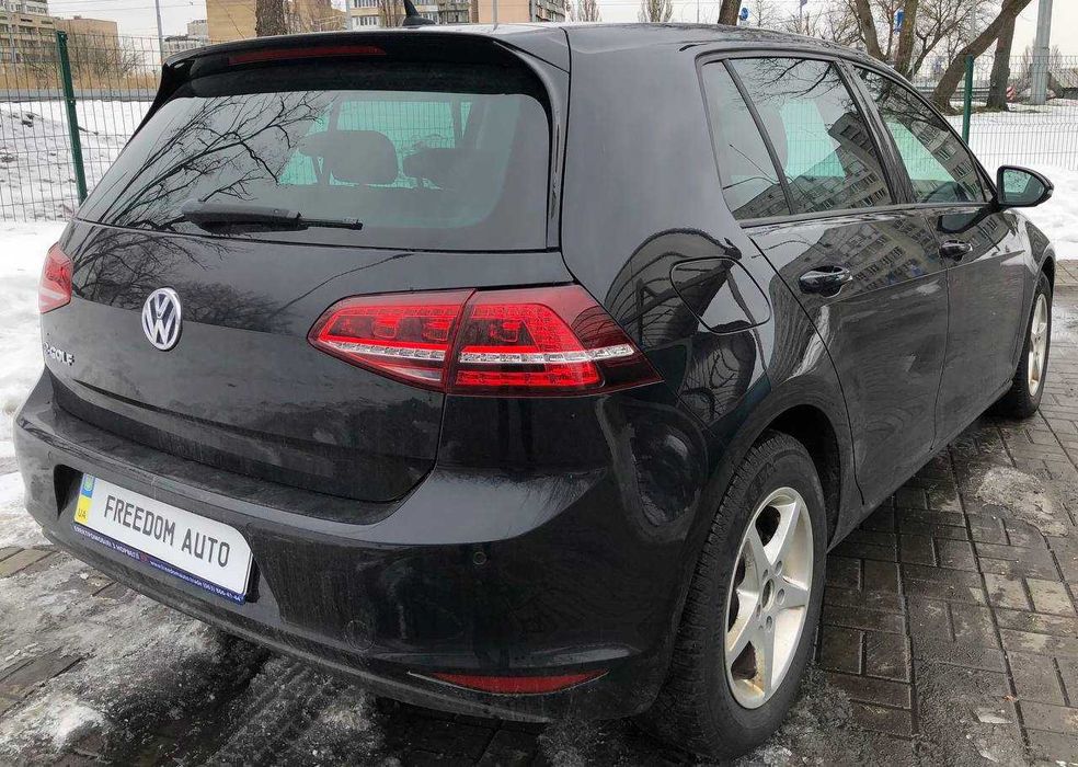 Оренда електромобіля Volkswagen e-Golf Highline