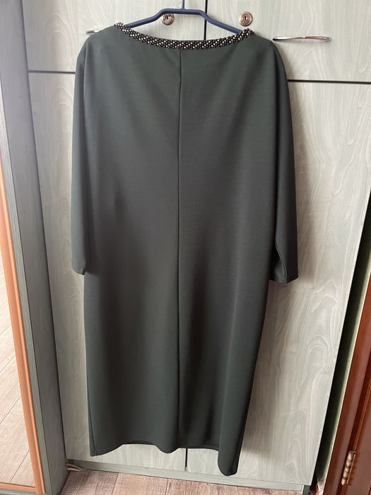 Темно-зелена сукня (смарагдова)