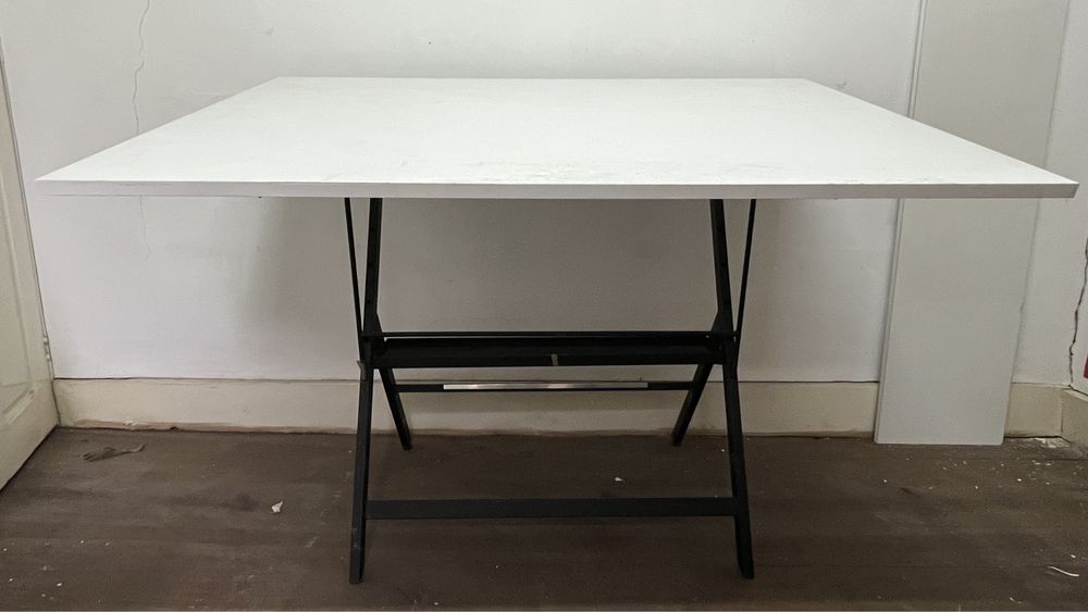 Estirador em Melamina com suporte metálico, reclinável