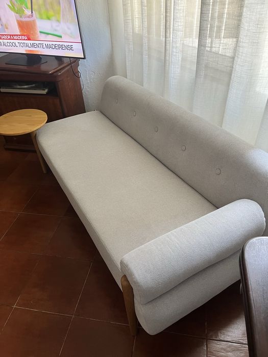 Sofá com mesinha