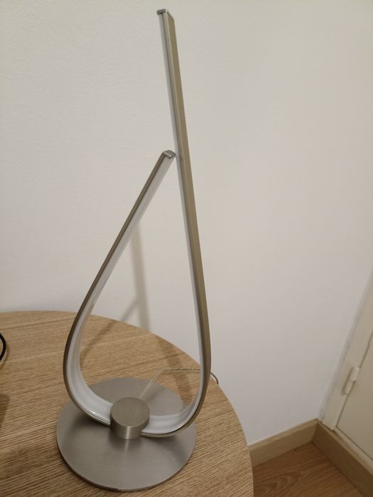 Candeeiro de mesa LED Conforama