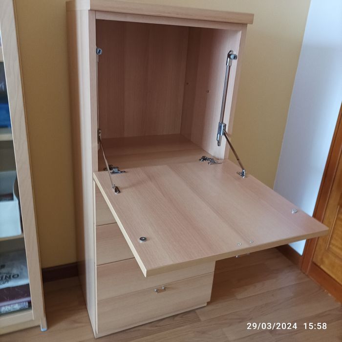 Escrevaninha com gavetas