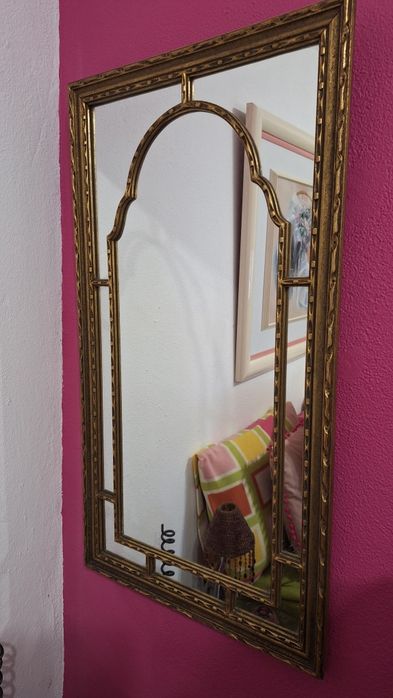 Espelho rectangular com moldura dourada envelhecida