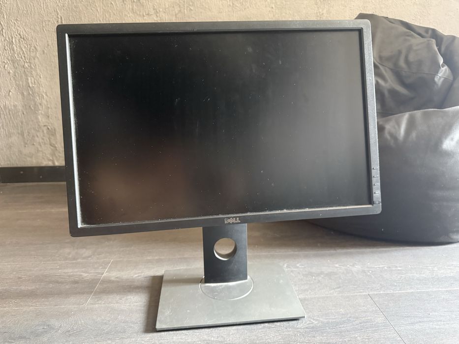 адежный профессиональный монитор Dell UltraSharp U2412Mc (24", IPS, 1920x1200)