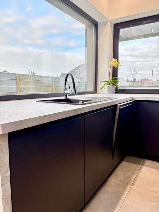 Meble na wymiar, stolarz