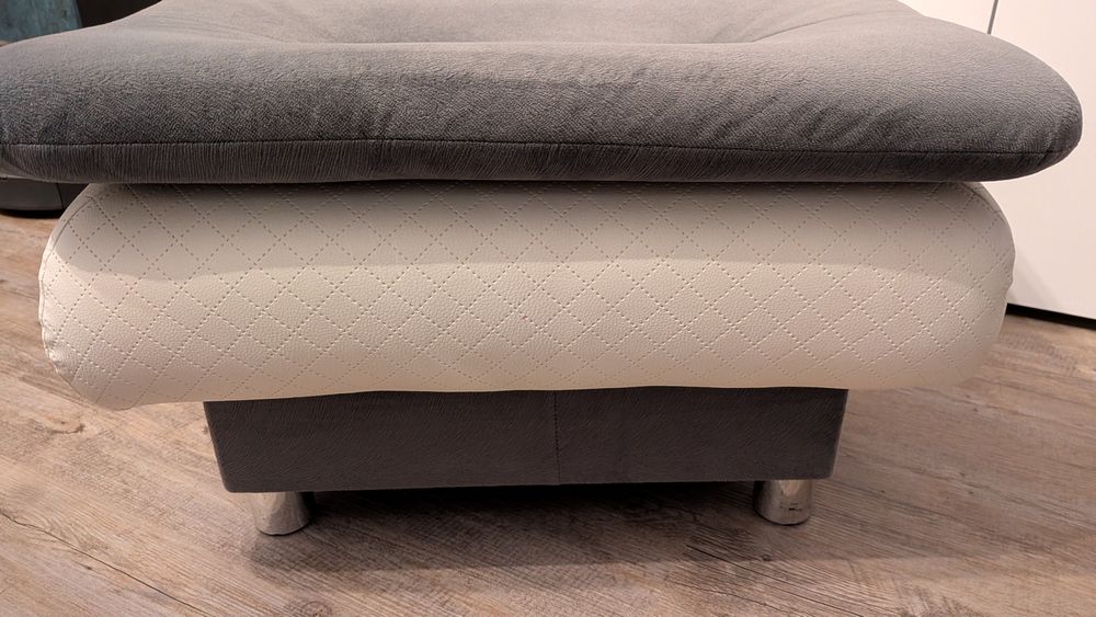 Pufka ,podnóżek szaro biała